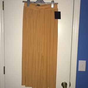 Comfortable pleated Capri pants